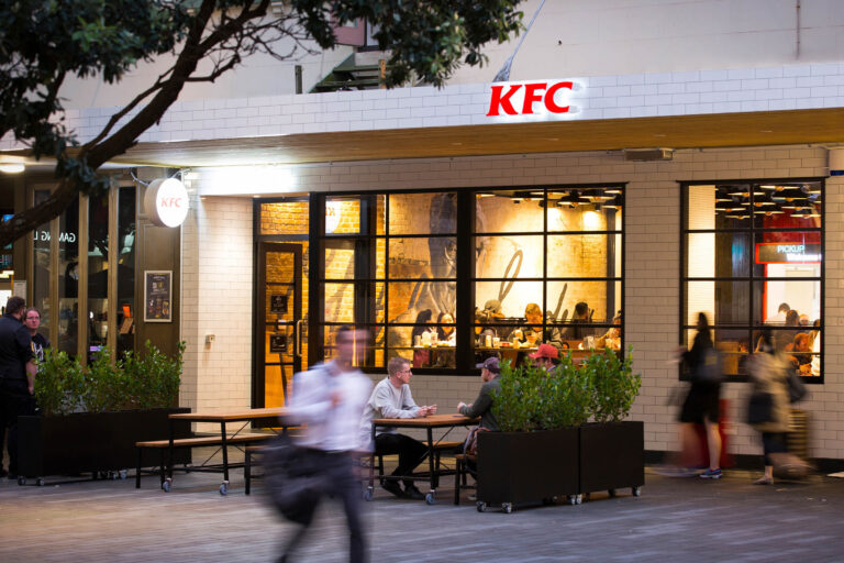 2_KFC_Fort_St_2560px-1